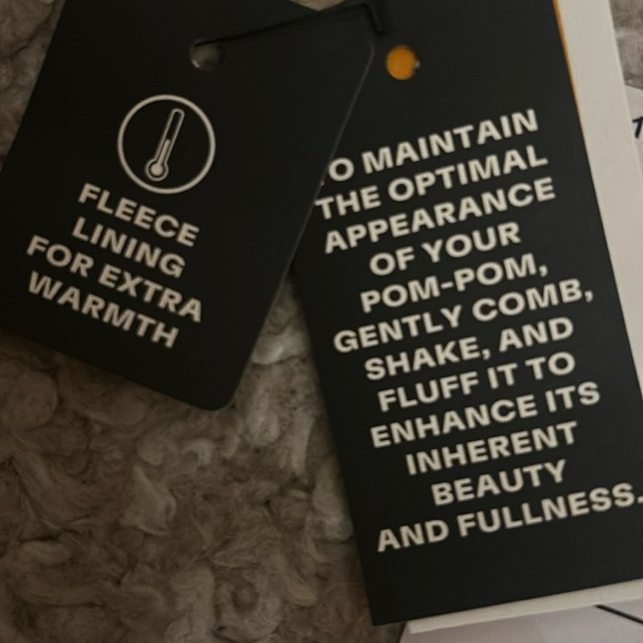 NWT Timberland Tuque - Picture 5 of 5